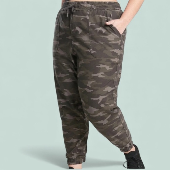 Athleta Pants - Athleta Jogger Farallon Pants Camo Sizes 24 26 3X